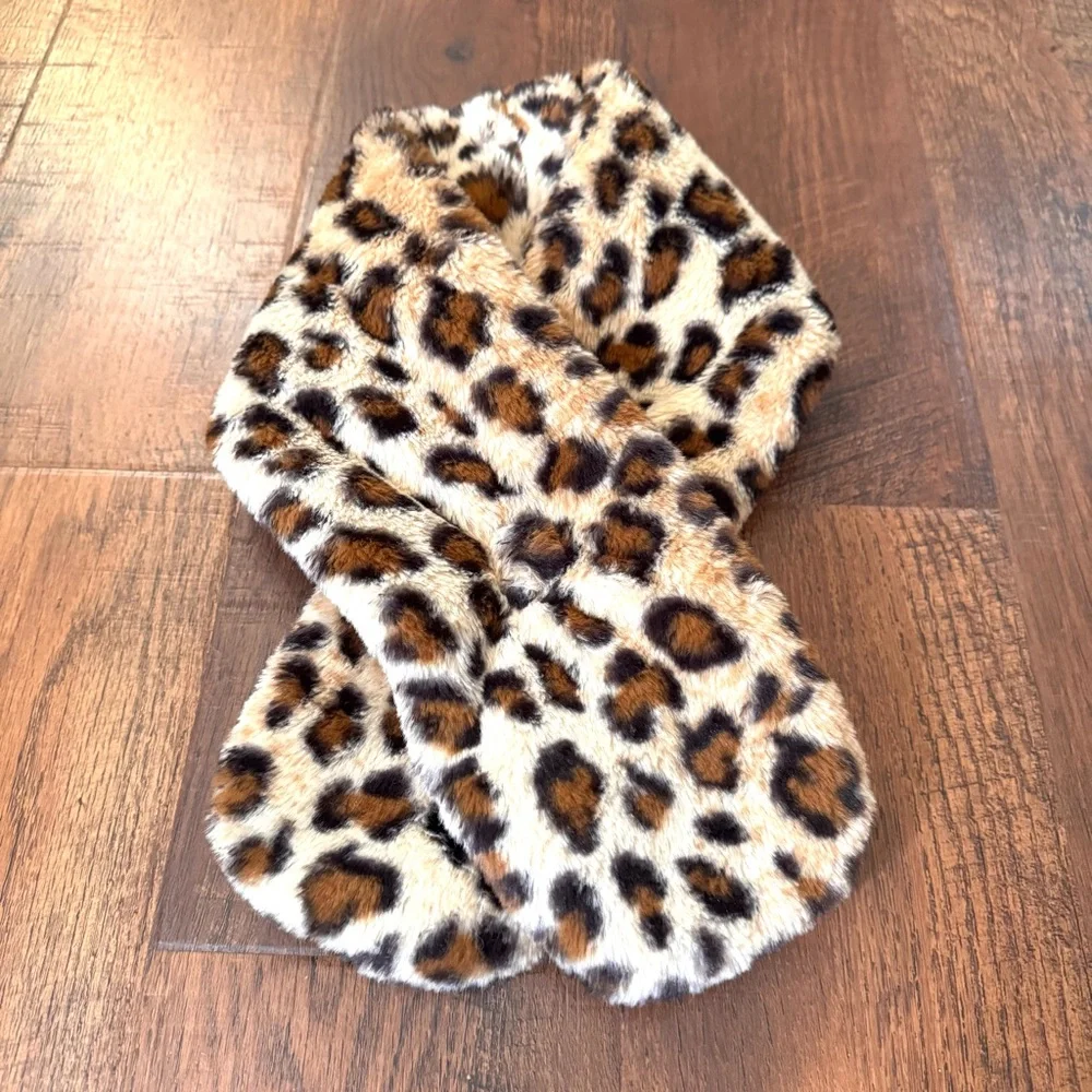 MARKS & SPENCER leopard print, faux fur neck wrap, unisex, one size, NWOT